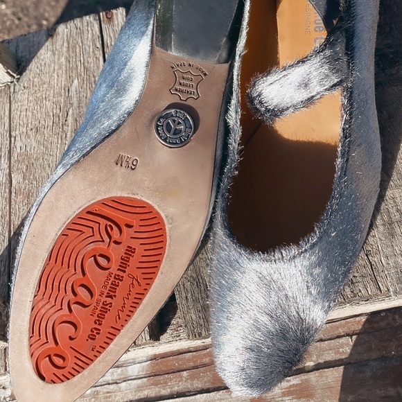 Right bank shoe co - Picture 3 of 5